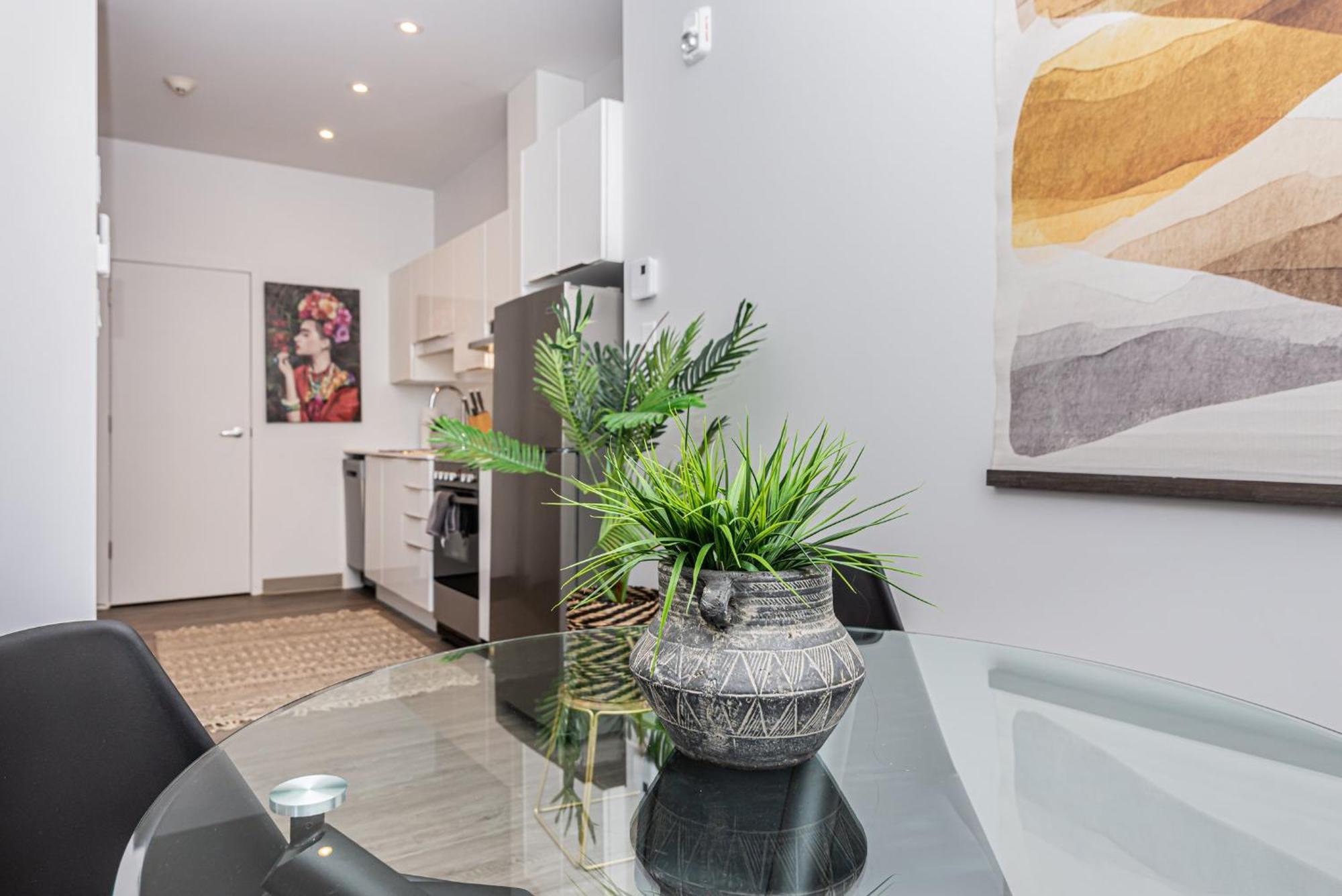 Wonderful New Studio Close To Mount Royal By Den Stays Montreal Bilik gambar
