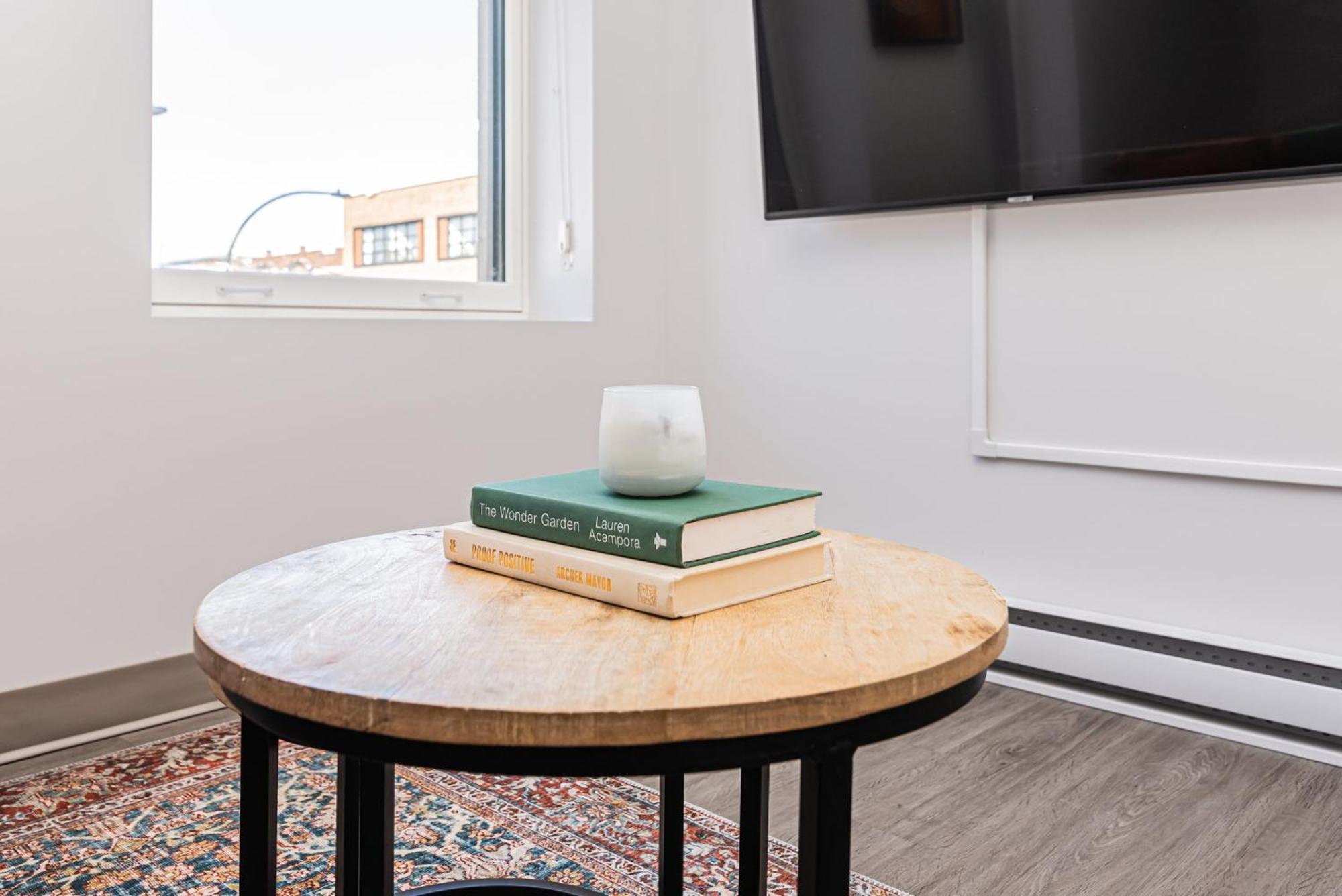 Wonderful New Studio Close To Mount Royal By Den Stays Montreal Bilik gambar