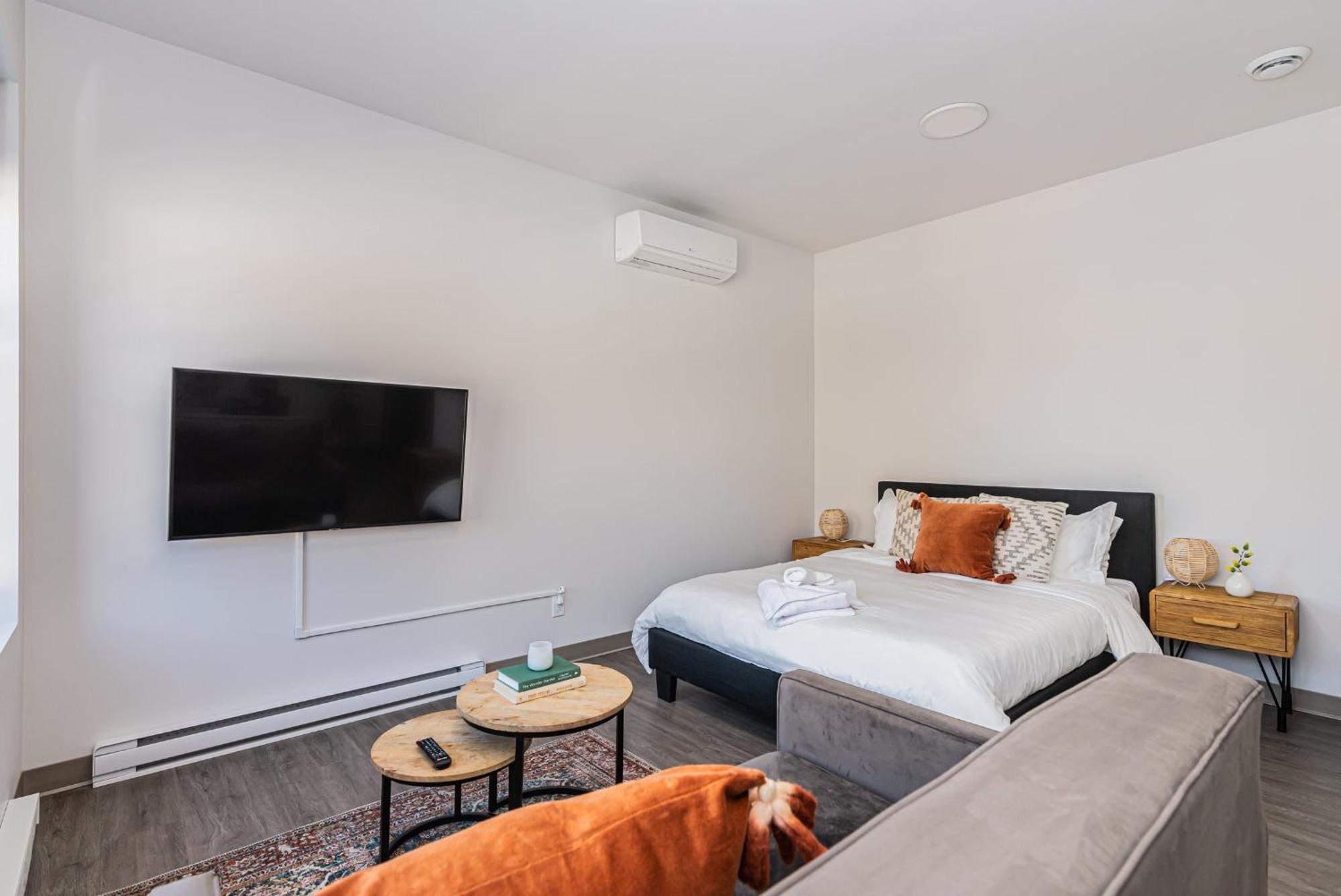 Wonderful New Studio Close To Mount Royal By Den Stays Montreal Bilik gambar