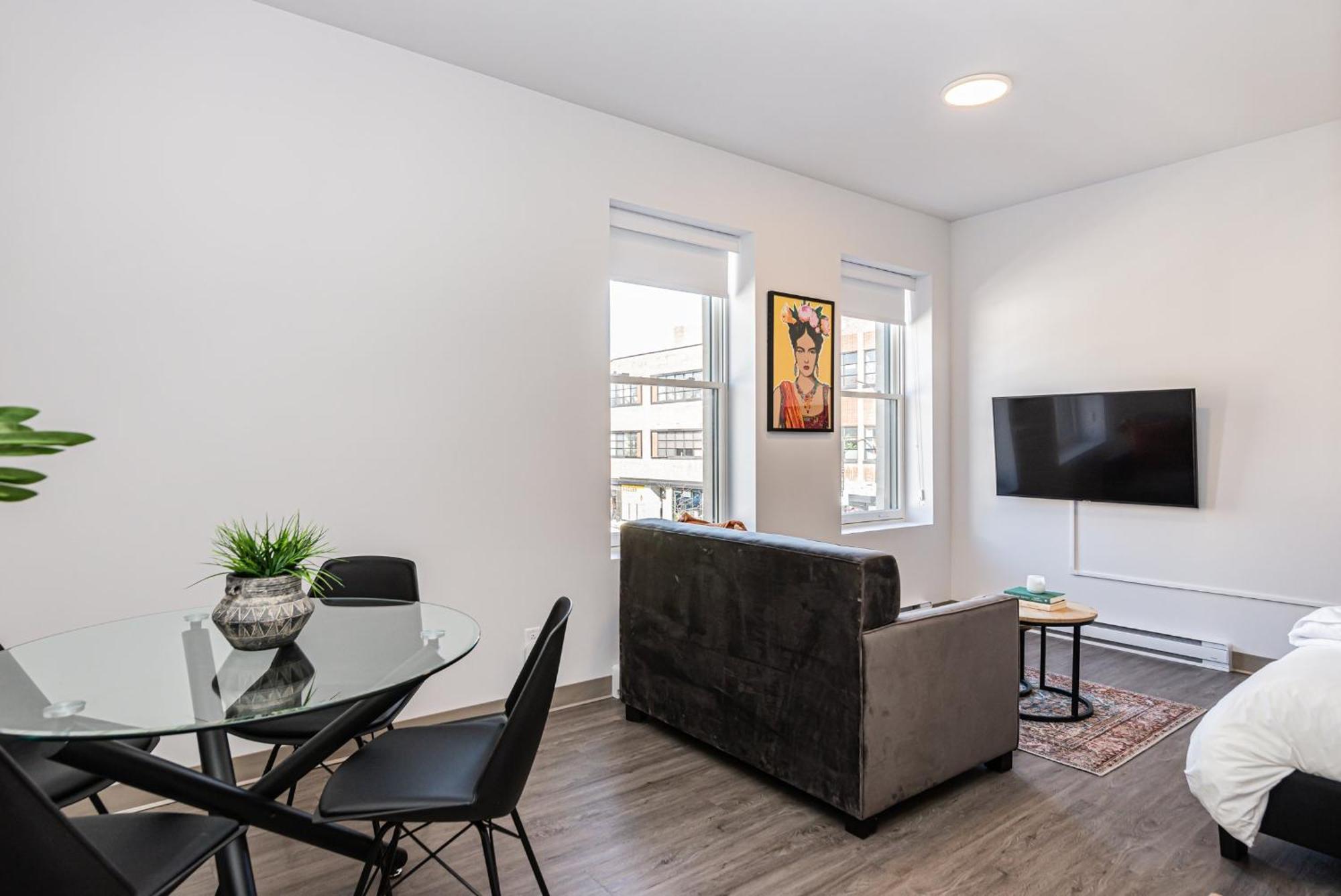 Wonderful New Studio Close To Mount Royal By Den Stays Montreal Bilik gambar